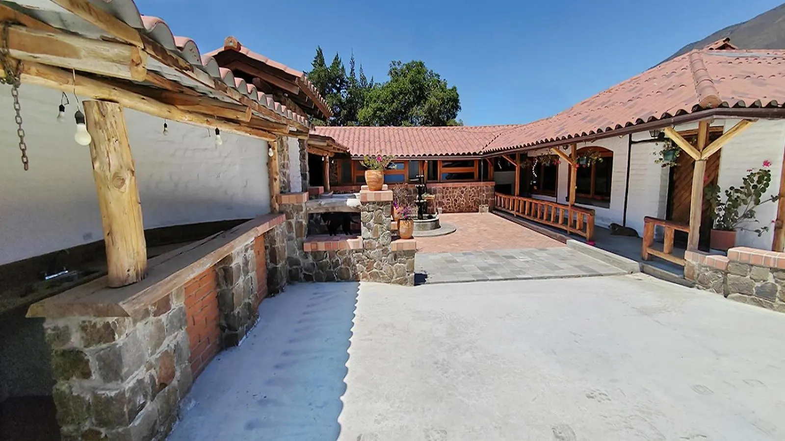 The Bridge To Ecuador Bed & Breakfast Quito